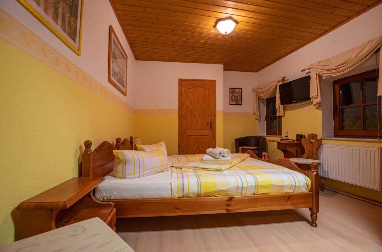 Pension Und Gaststaette Zur Knappenschaenke Thermalbad Wiesenbad Exteriér fotografie