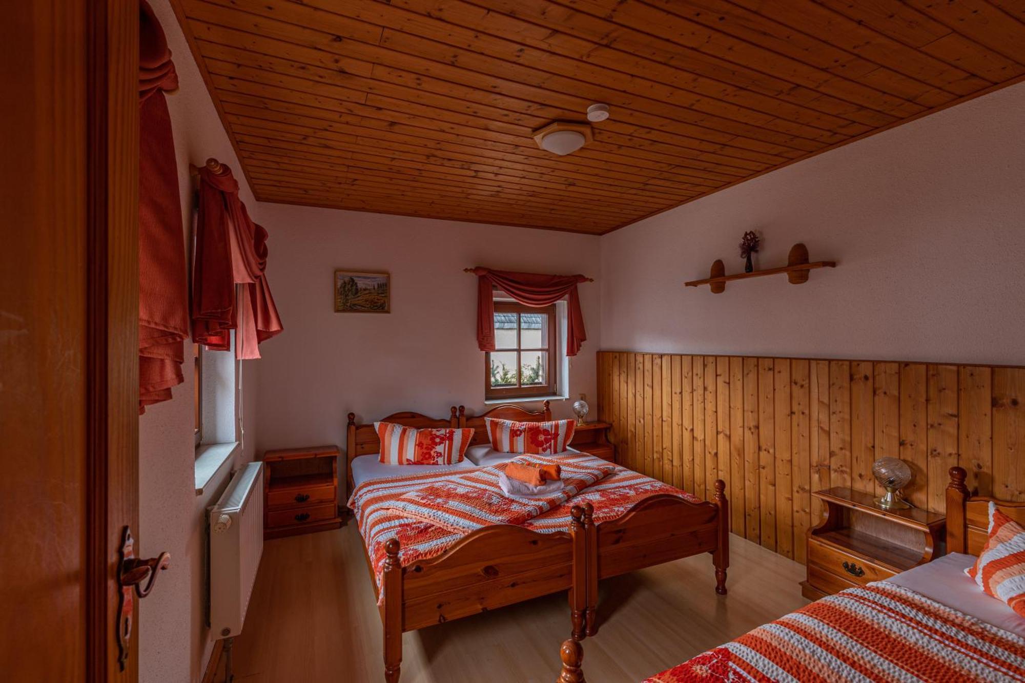 Pension Und Gaststaette Zur Knappenschaenke Thermalbad Wiesenbad Exteriér fotografie